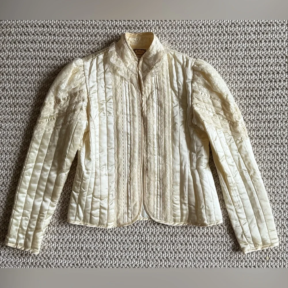 VTG Jessica's Gunne Sax Quilted Long Sleeve Satin
Lace Trim Open Prairie Jacket - Picture 10 of 16